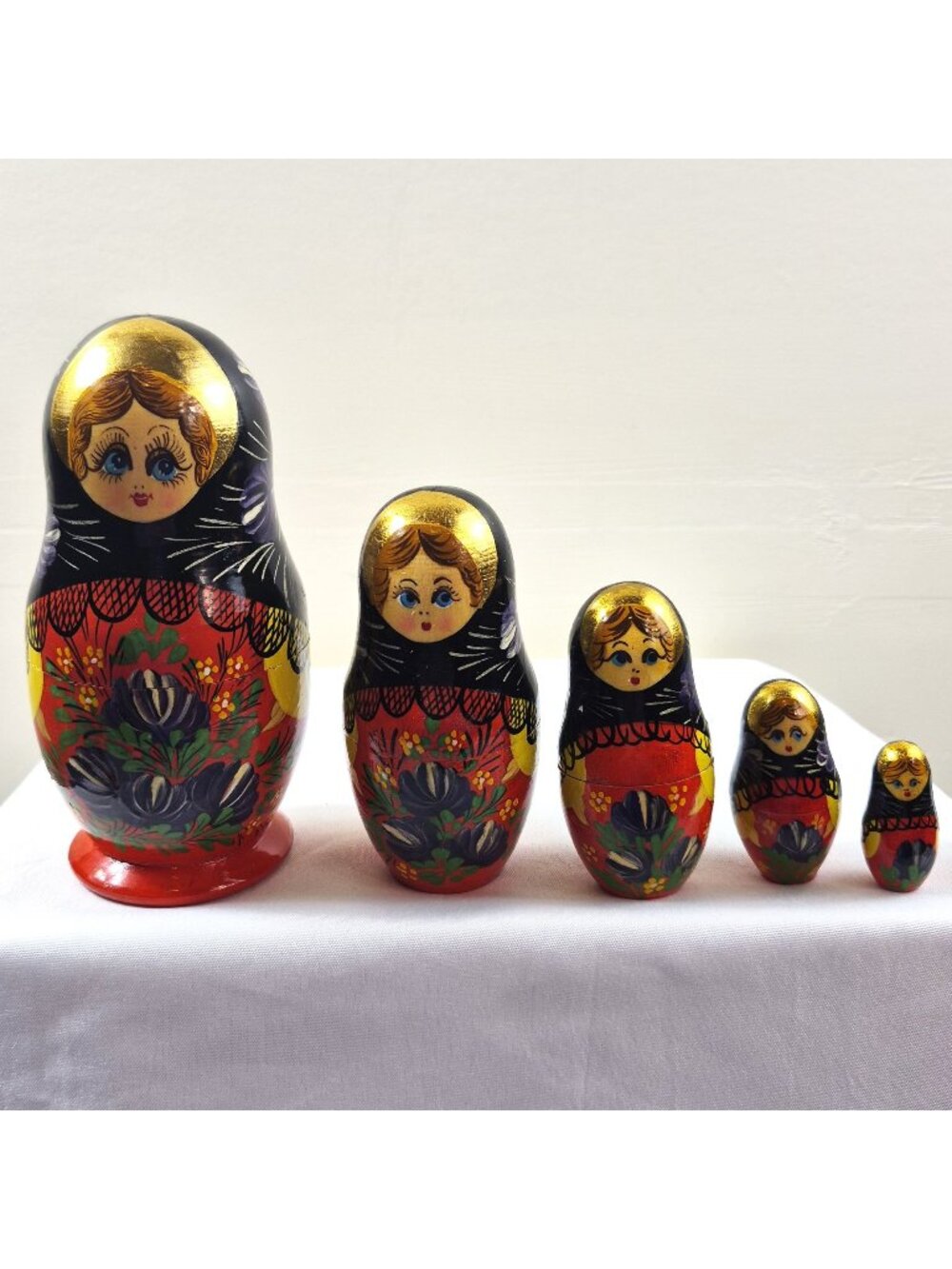 Vintage Russian Matryoshka Nesting Dolls Hand Painted Wooden Babushka 5 Pc Set